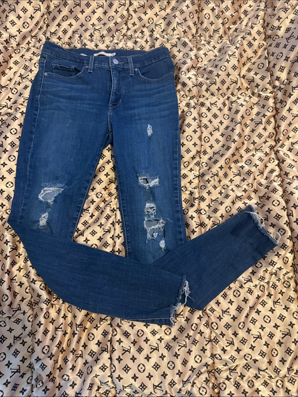 Levi’s shaping skinny size 28 Women’s Distressed Skinny Jeans - Dark Blue